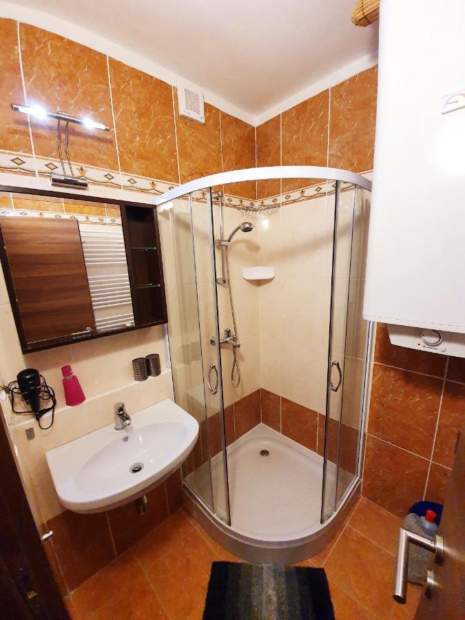 Apartment House Kamzik 26 Доновали Екстериор снимка